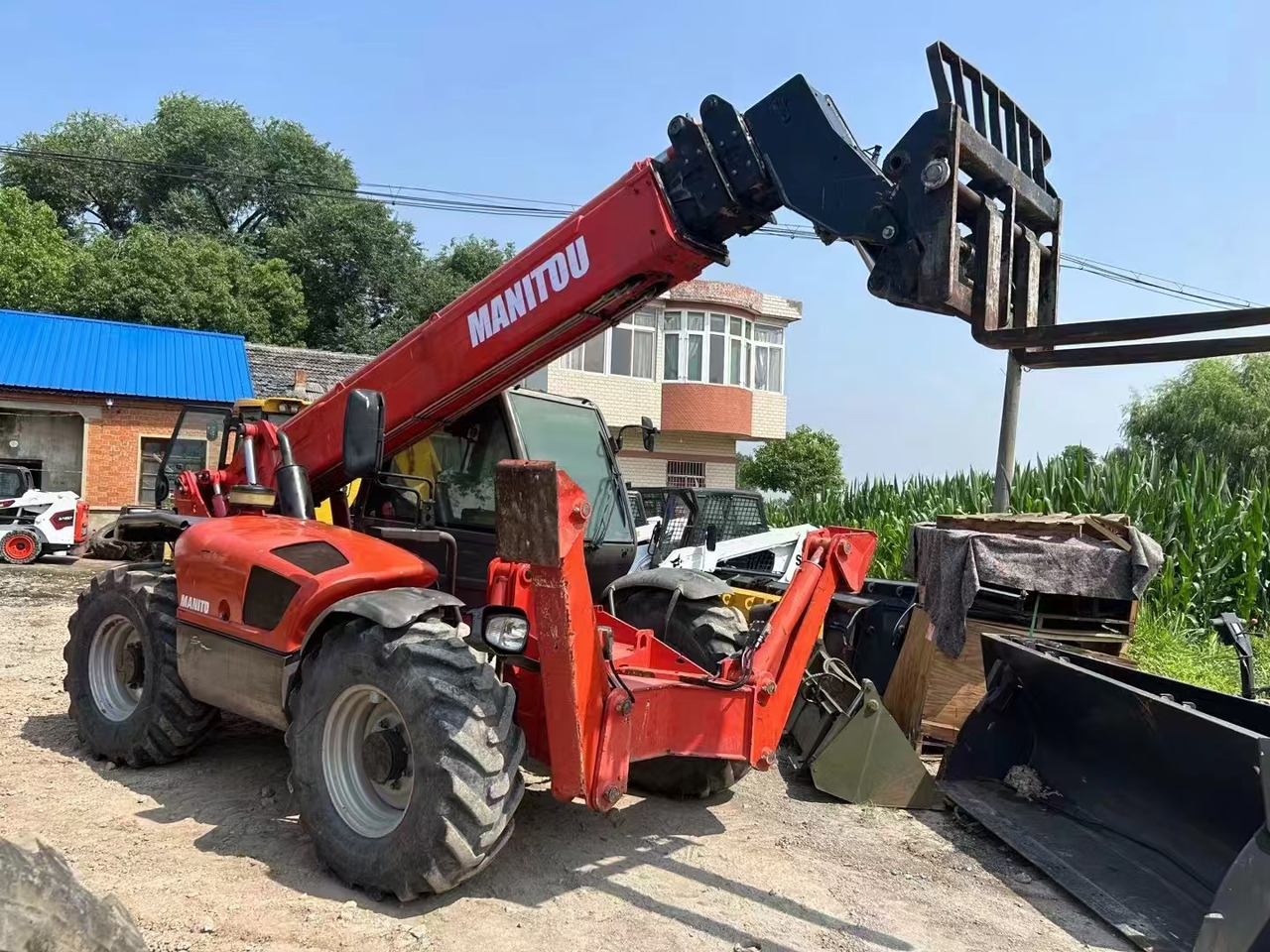 MANITOU MT1740SLT - Chariot télescopique: photos 1 MANITOU MT1740SLT - Chariot télescopique: photos 1
