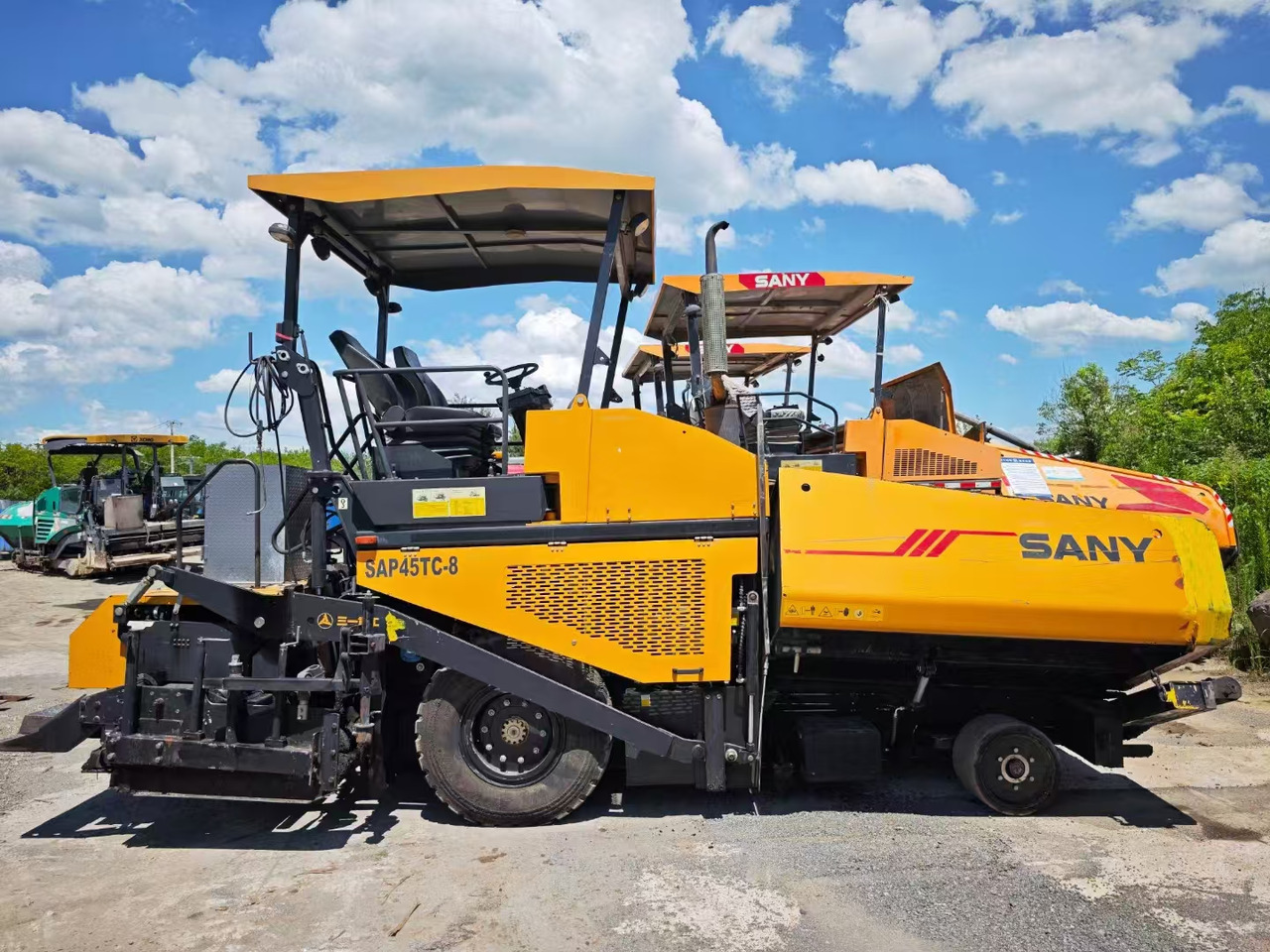 SANY SAP45TC-8 - Finisseur: photos 2 SANY SAP45TC-8 - Finisseur: photos 2