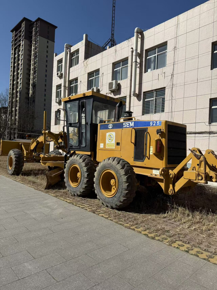 SEM 921 - Niveleuse: photos 3 SEM 921 - Niveleuse: photos 3
