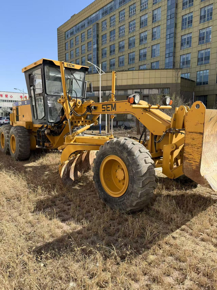SEM 921 - Niveleuse: photos 2 SEM 921 - Niveleuse: photos 2