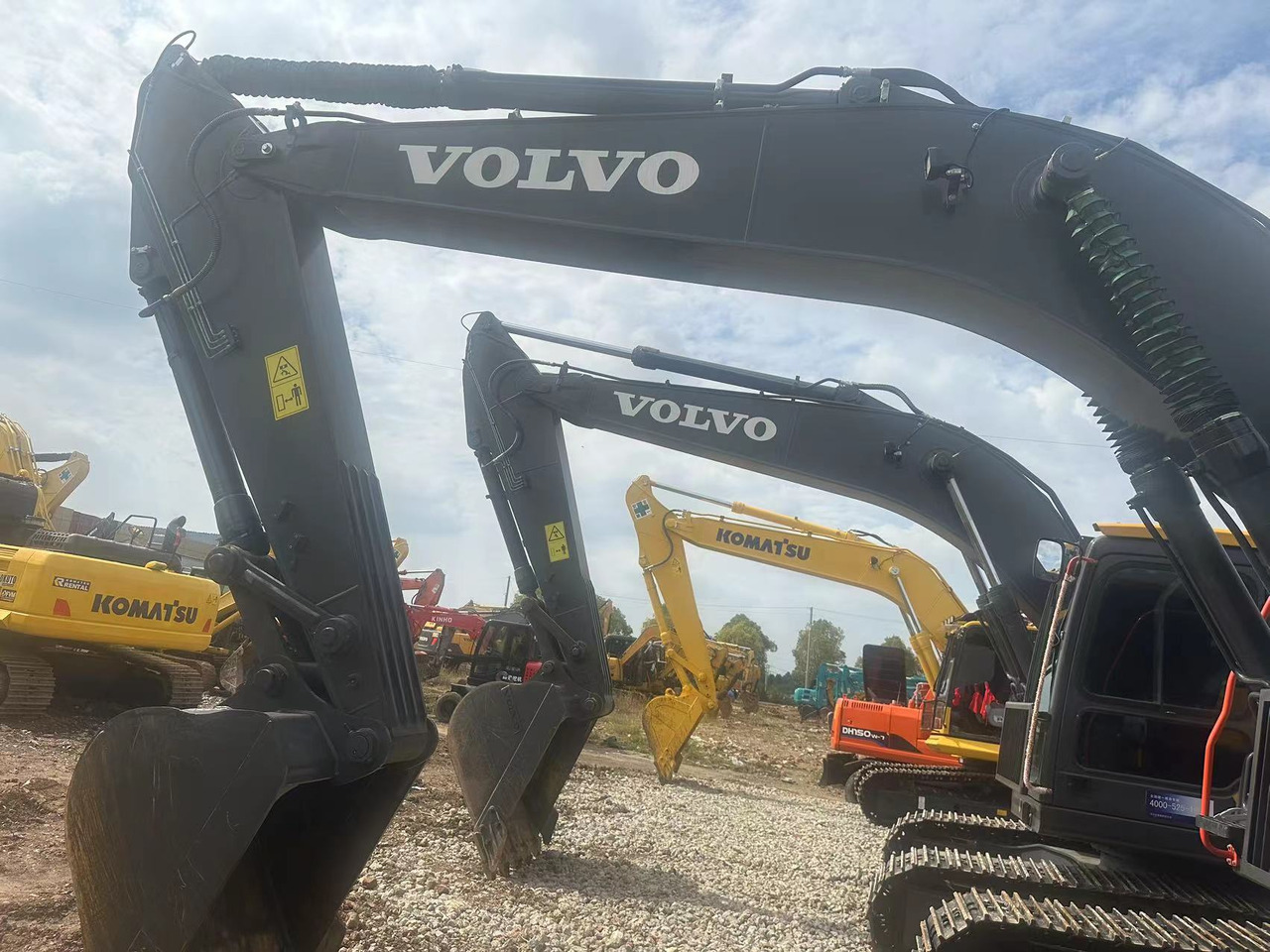 VOLVO EC240 - Pelle sur chenille: photos 4 VOLVO EC240 - Pelle sur chenille: photos 4