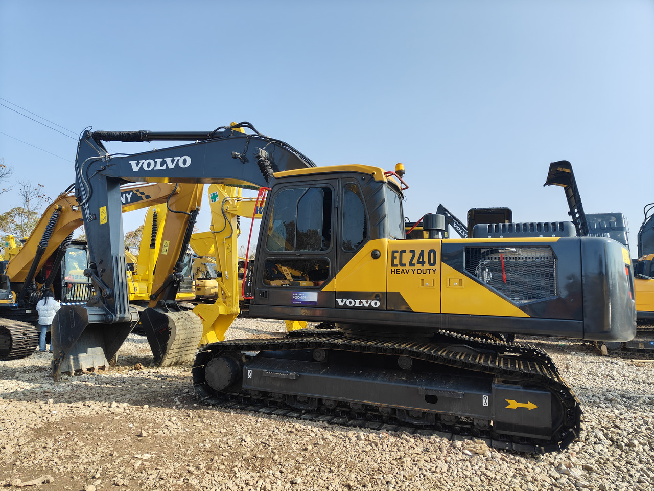 VOLVO EC240 - Pelle sur chenille: photos 1 VOLVO EC240 - Pelle sur chenille: photos 1