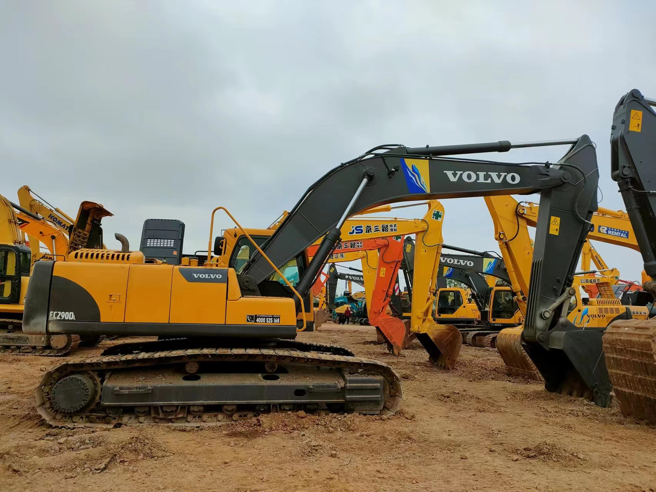 VOLVO EC290 - Pelle sur chenille: photos 5 VOLVO EC290 - Pelle sur chenille: photos 5