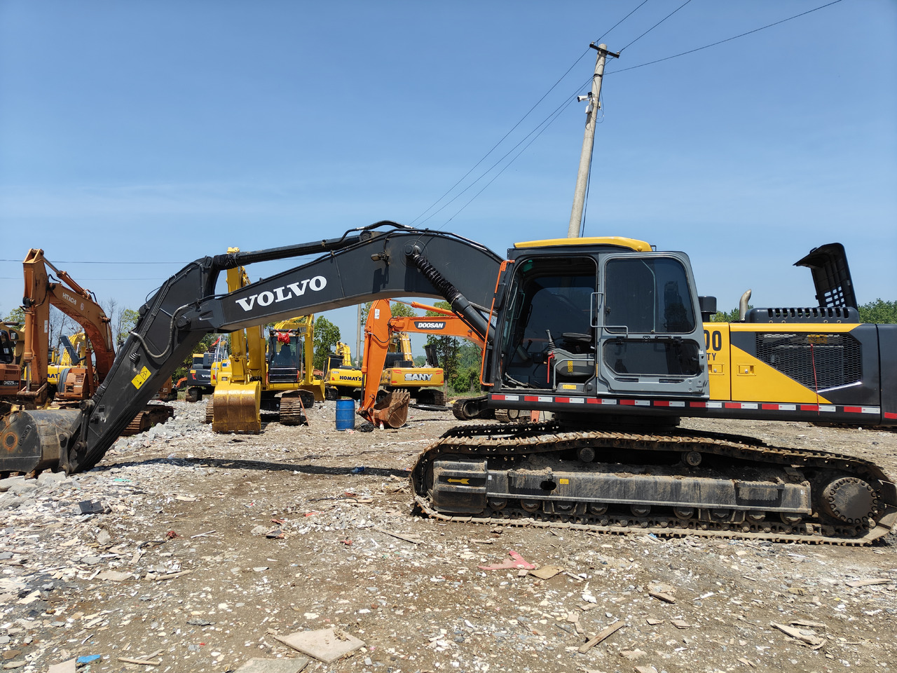 VOLVO EC300 - Pelle sur chenille: photos 1 VOLVO EC300 - Pelle sur chenille: photos 1