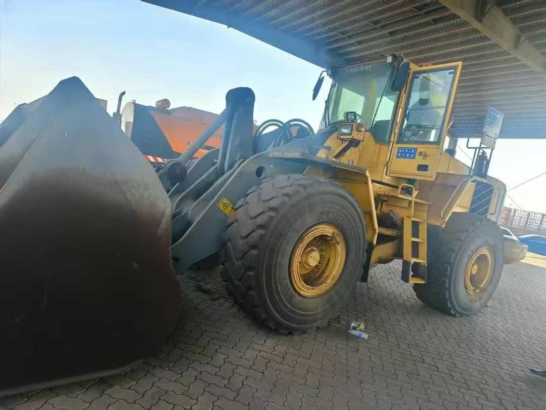 VOLVO L180E - Chargeuse sur pneus: photos 3 VOLVO L180E - Chargeuse sur pneus: photos 3