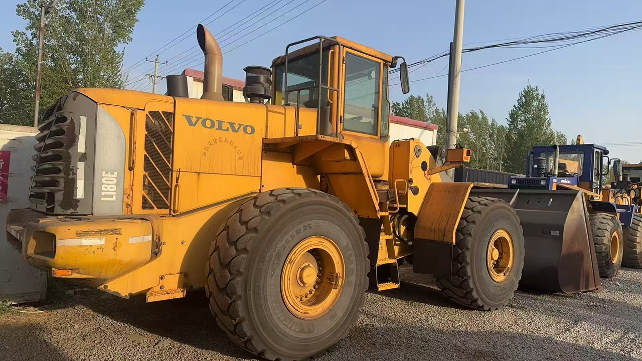 VOLVO L180E - Chargeuse sur pneus: photos 1 VOLVO L180E - Chargeuse sur pneus: photos 1