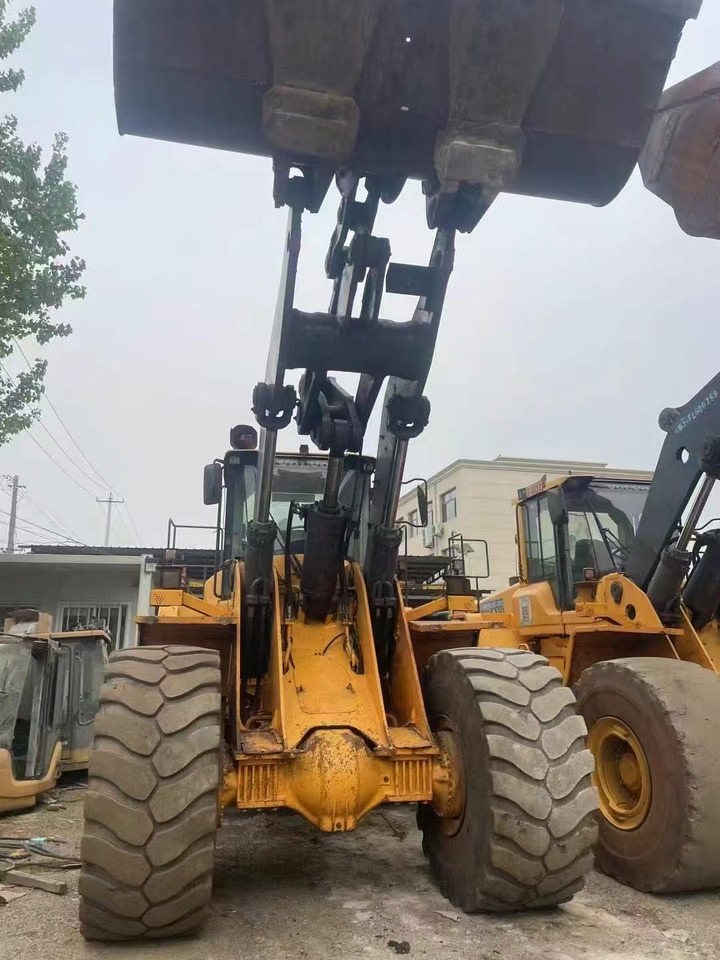 VOLVO L220F - Chargeuse sur pneus: photos 4 VOLVO L220F - Chargeuse sur pneus: photos 4