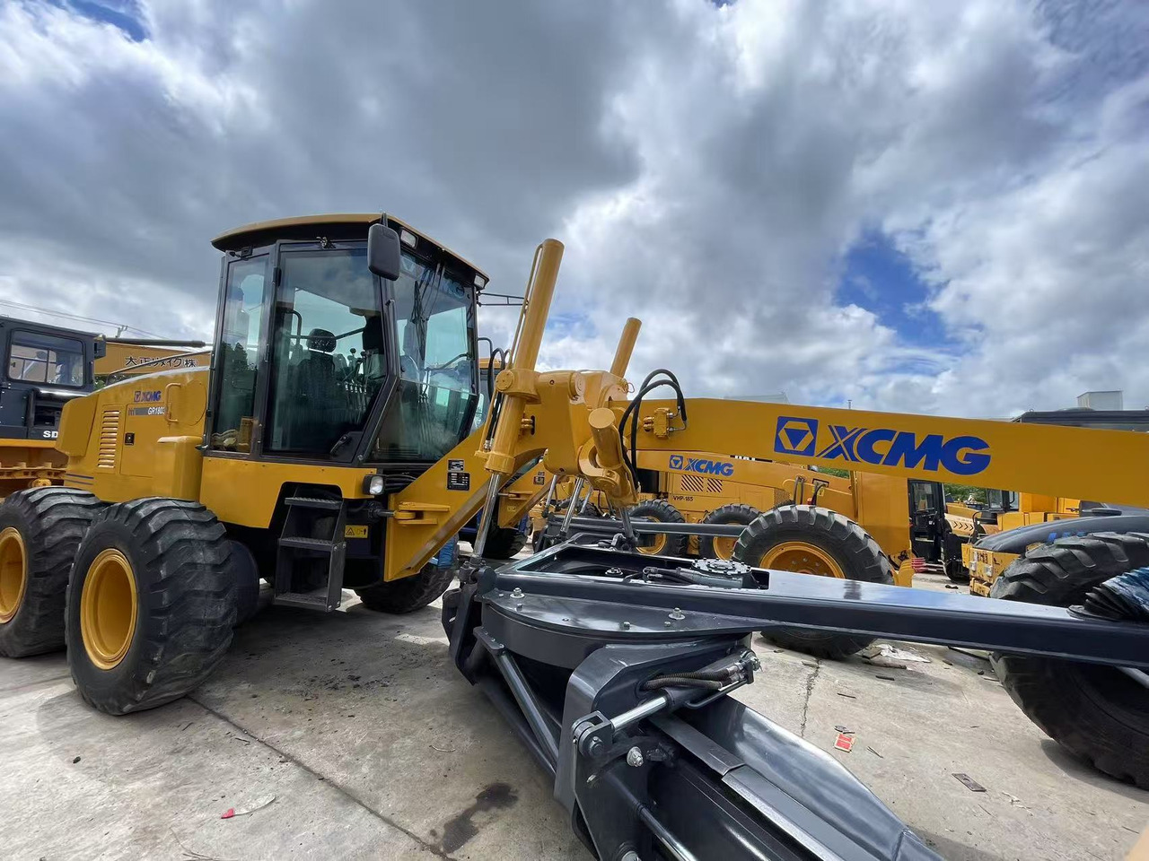 XCMG GR1803 - Niveleuse: photos 1 XCMG GR1803 - Niveleuse: photos 1