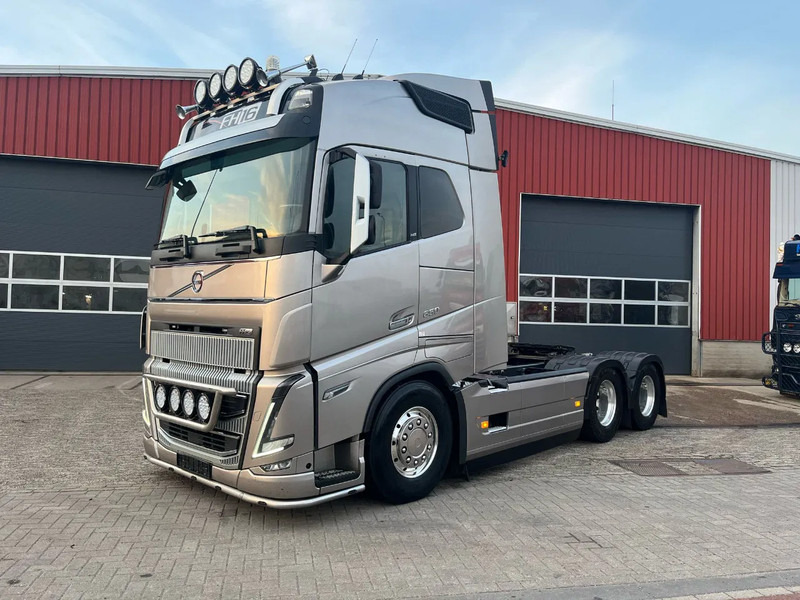 Volvo FH 16.650 FH16 6x4 - Tracteur routier: photos 1 Volvo FH 16.650 FH16 6x4 - Tracteur routier: photos 1