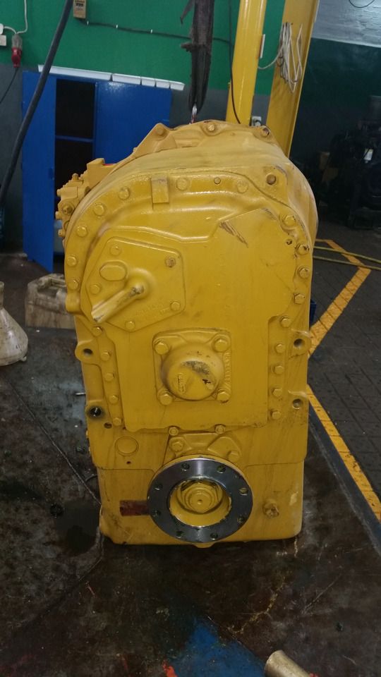 Skrzynia biegów Clark R28000 do Clark R24000, R28000, R32000, R34000, R36000 - Boîte de vitesse pour Engins de chantier: photos 2 Skrzynia biegów Clark R28000 do Clark R24000, R28000, R32000, R34000, R36000 - Boîte de vitesse pour Engins de chantier: photos 2