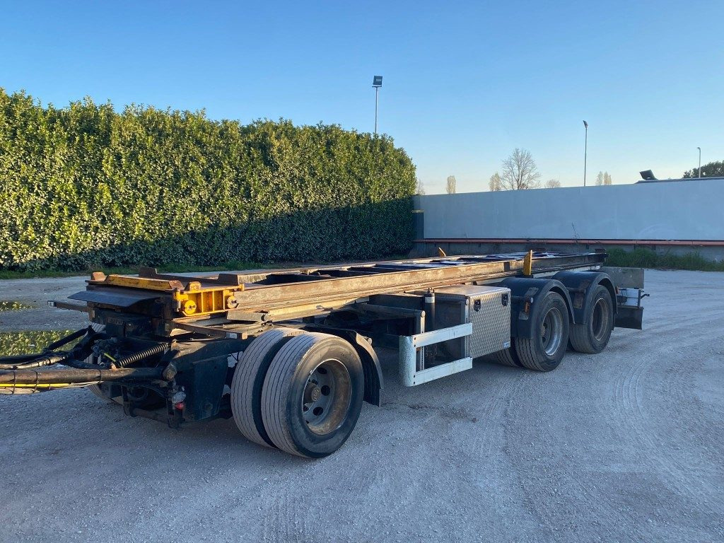 CARDI RIMORCHIO CARDI SCARRABILE RIBALTABILE PNEUMATICO - Remorque ampliroll/ Multibenne: photos 2 CARDI RIMORCHIO CARDI SCARRABILE RIBALTABILE PNEUMATICO - Remorque ampliroll/ Multibenne: photos 2