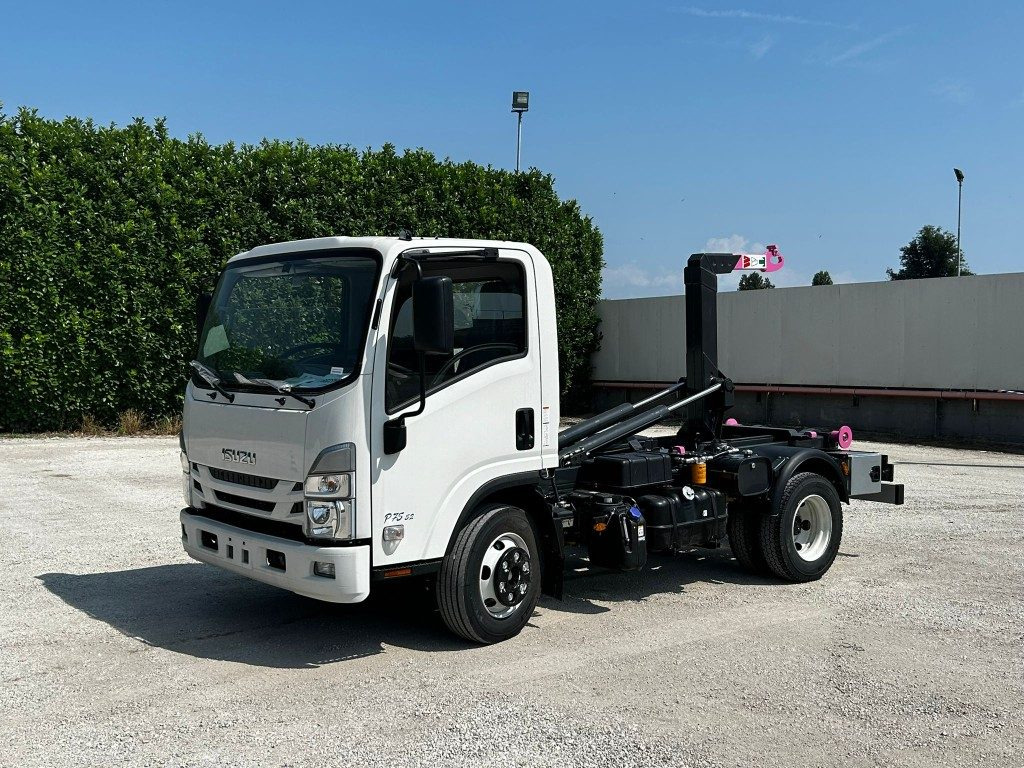 ISUZU P75 NUOVO SCARRABILE - Camion ampliroll: photos 1 ISUZU P75 NUOVO SCARRABILE - Camion ampliroll: photos 1