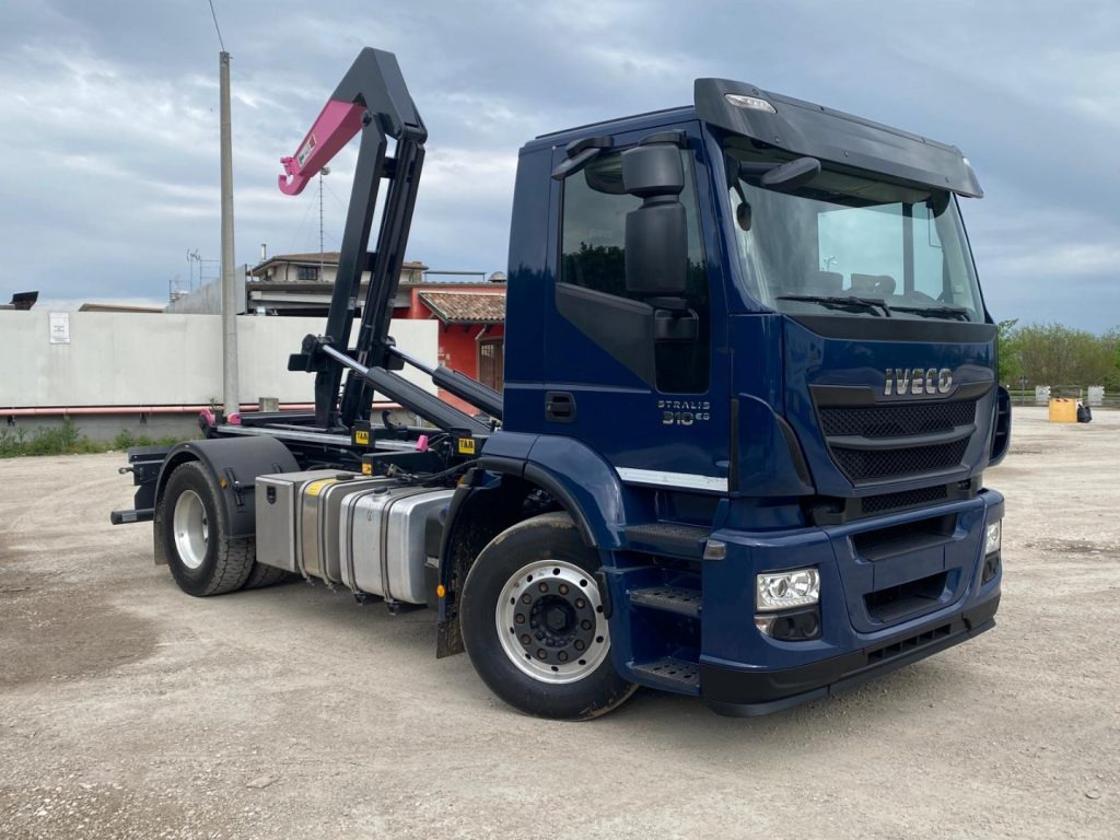 IVECO STRALIS 310 SCARRABILE FULL PNEUMATICO - Camion ampliroll: photos 2 IVECO STRALIS 310 SCARRABILE FULL PNEUMATICO - Camion ampliroll: photos 2