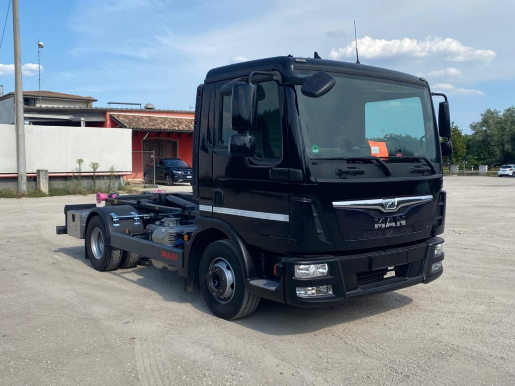 MAN TGL 12.220 CON SCARRABILE NUOVO - Camion ampliroll: photos 1 MAN TGL 12.220 CON SCARRABILE NUOVO - Camion ampliroll: photos 1