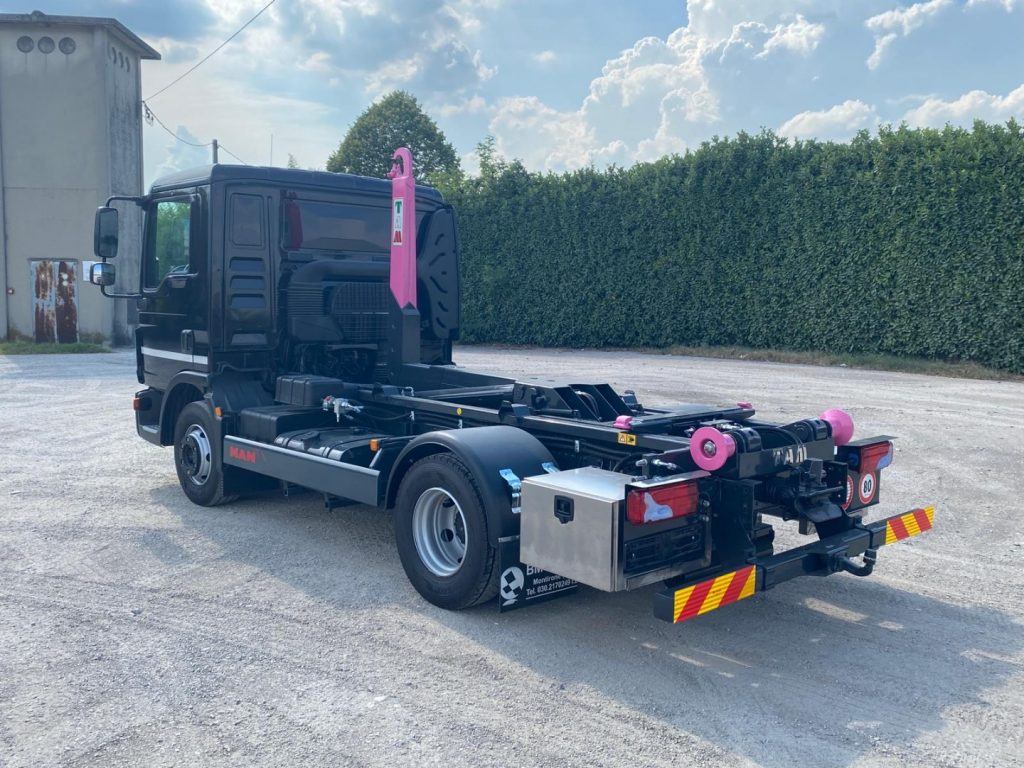 MAN TGL 12.220 CON SCARRABILE NUOVO - Camion ampliroll: photos 5 MAN TGL 12.220 CON SCARRABILE NUOVO - Camion ampliroll: photos 5