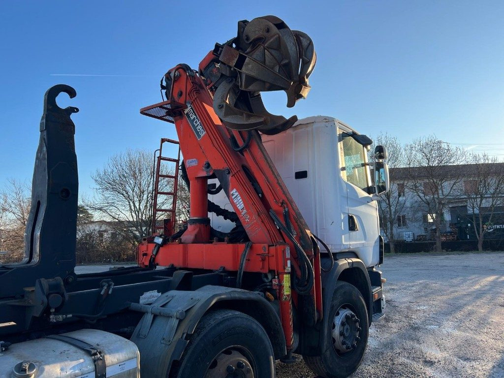SCANIA CV R124 SCARRABILE CON GRU E POLIPO - Camion ampliroll: photos 5 SCANIA CV R124 SCARRABILE CON GRU E POLIPO - Camion ampliroll: photos 5