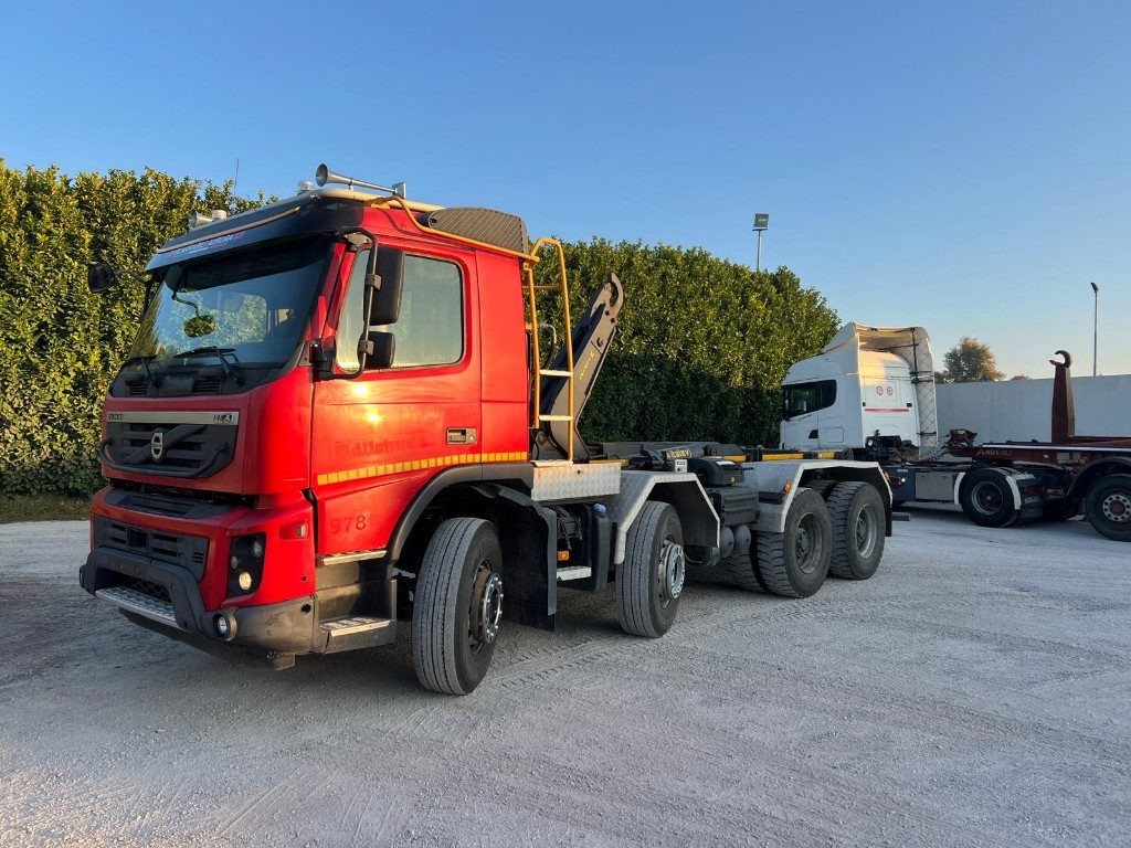 VOLVO FMX460 SCARRABILE 8X4 - Camion ampliroll: photos 1 VOLVO FMX460 SCARRABILE 8X4 - Camion ampliroll: photos 1
