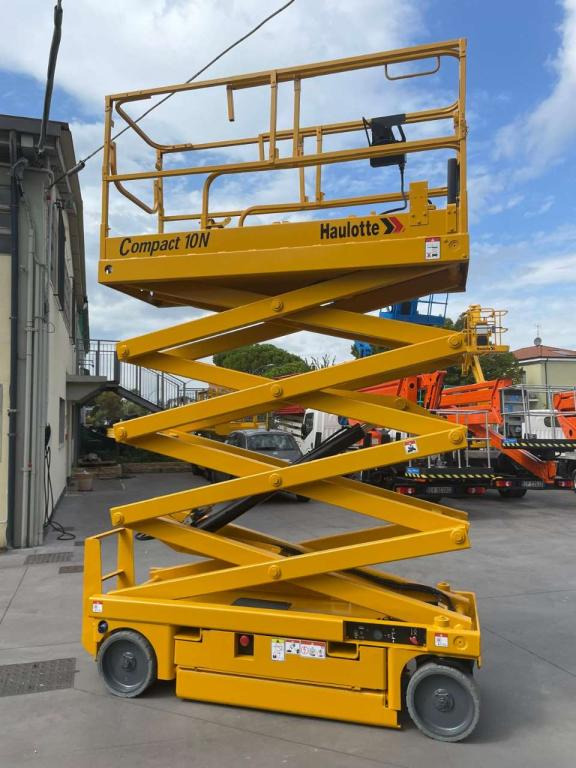 Haulotte COMPACT 10N - Nacelle ciseaux: photos 1 Haulotte COMPACT 10N - Nacelle ciseaux: photos 1