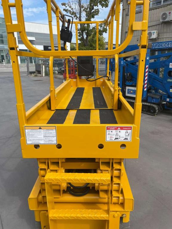 Haulotte COMPACT 10N - Nacelle ciseaux: photos 3 Haulotte COMPACT 10N - Nacelle ciseaux: photos 3