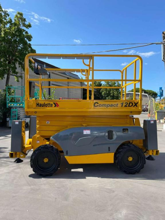 Haulotte COMPACT 12DX - Nacelle ciseaux: photos 1 Haulotte COMPACT 12DX - Nacelle ciseaux: photos 1