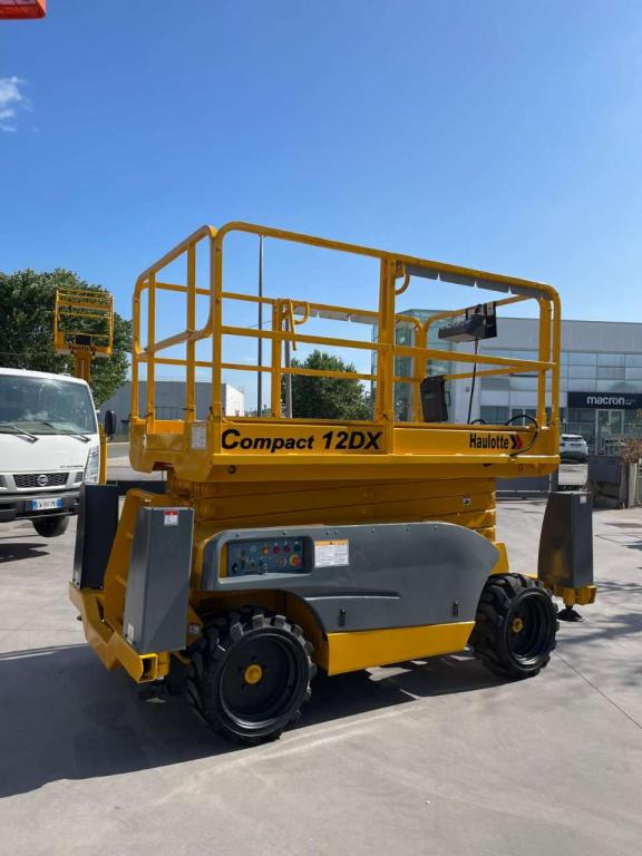 Haulotte COMPACT 12DX - Nacelle ciseaux: photos 3 Haulotte COMPACT 12DX - Nacelle ciseaux: photos 3