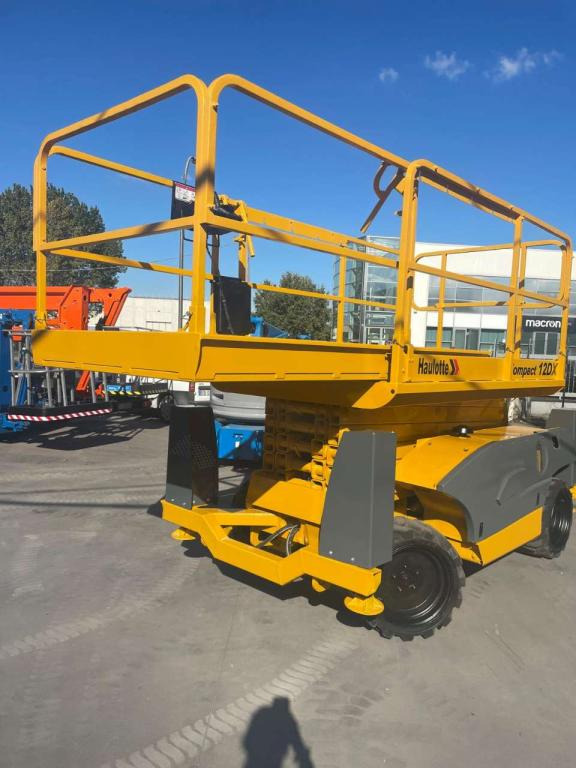 Haulotte COMPACT 12DX - Nacelle ciseaux: photos 2 Haulotte COMPACT 12DX - Nacelle ciseaux: photos 2