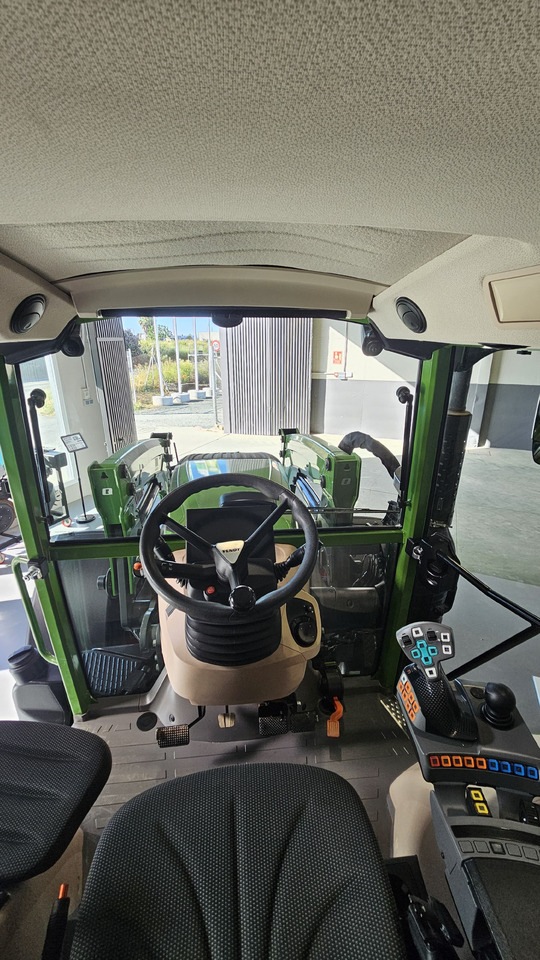 FENDT 211S VARIO - Tracteur agricole: photos 3 FENDT 211S VARIO - Tracteur agricole: photos 3