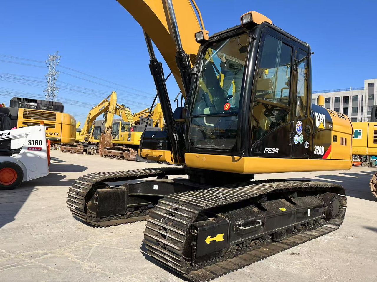 CAT 320D - Pelle sur chenille: photos 3 CAT 320D - Pelle sur chenille: photos 3