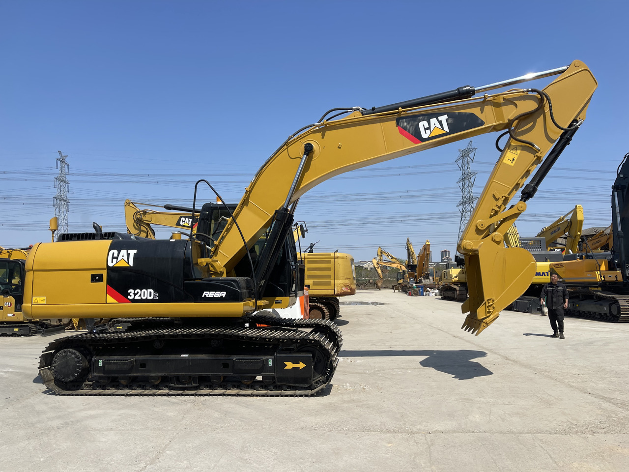 CATERPILLAR 320D2 - Pelle sur chenille: photos 5 CATERPILLAR 320D2 - Pelle sur chenille: photos 5