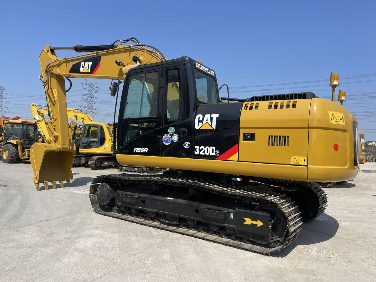 CATERPILLAR CAT 320D - Pelle sur chenille: photos 1 CATERPILLAR CAT 320D - Pelle sur chenille: photos 1