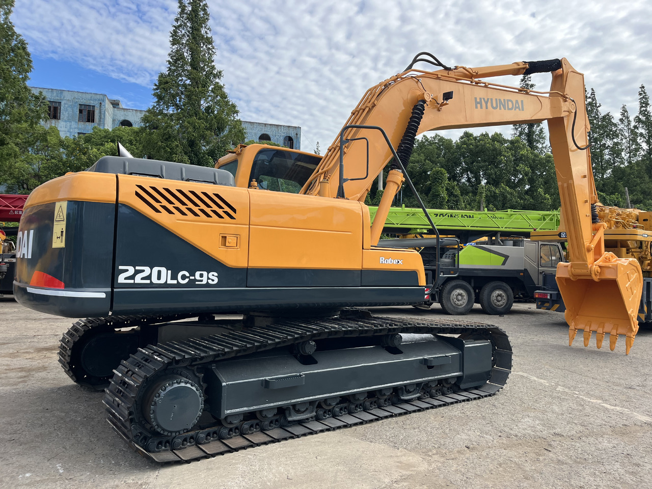 HYUNDAI 220lc-9s - Pelle sur chenille: photos 2 HYUNDAI 220lc-9s - Pelle sur chenille: photos 2