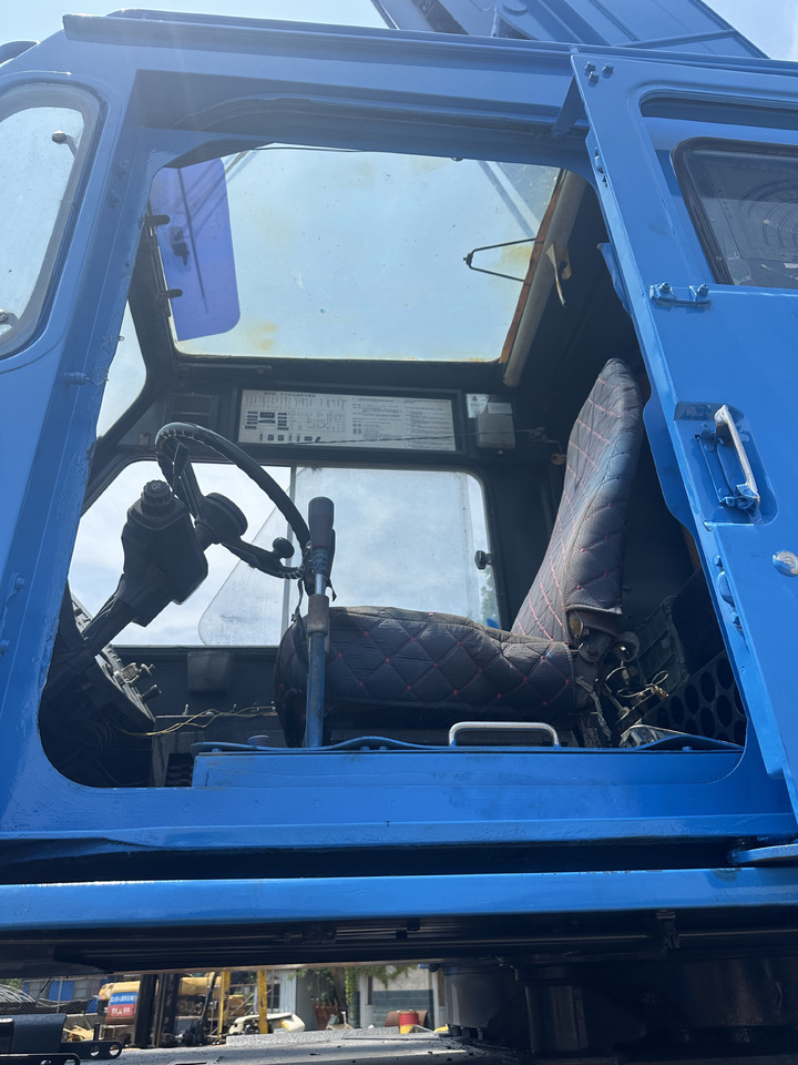 KATO KR500H SS500 KR50H 50 Ton rough terrain crane - Grue automotrice lente: photos 4 KATO KR500H SS500 KR50H 50 Ton rough terrain crane - Grue automotrice lente: photos 4