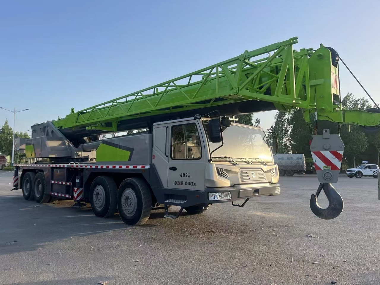 ZOOMLION ZTC700V 70 ton truck crane - Grue mobile: photos 2 ZOOMLION ZTC700V 70 ton truck crane - Grue mobile: photos 2