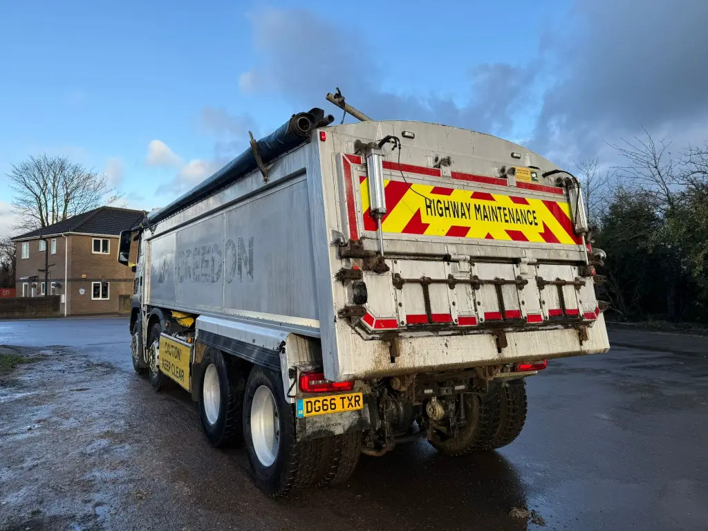 MAN TGS 32.400 Tipper 8x4 - RHD - Camion benne: photos 4 MAN TGS 32.400 Tipper 8x4 - RHD - Camion benne: photos 4