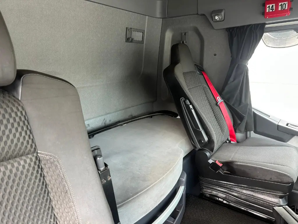 Tracteur routier Renault T 460 (EJF): photos 13 Tracteur routier Renault T 460 (EJF): photos 13