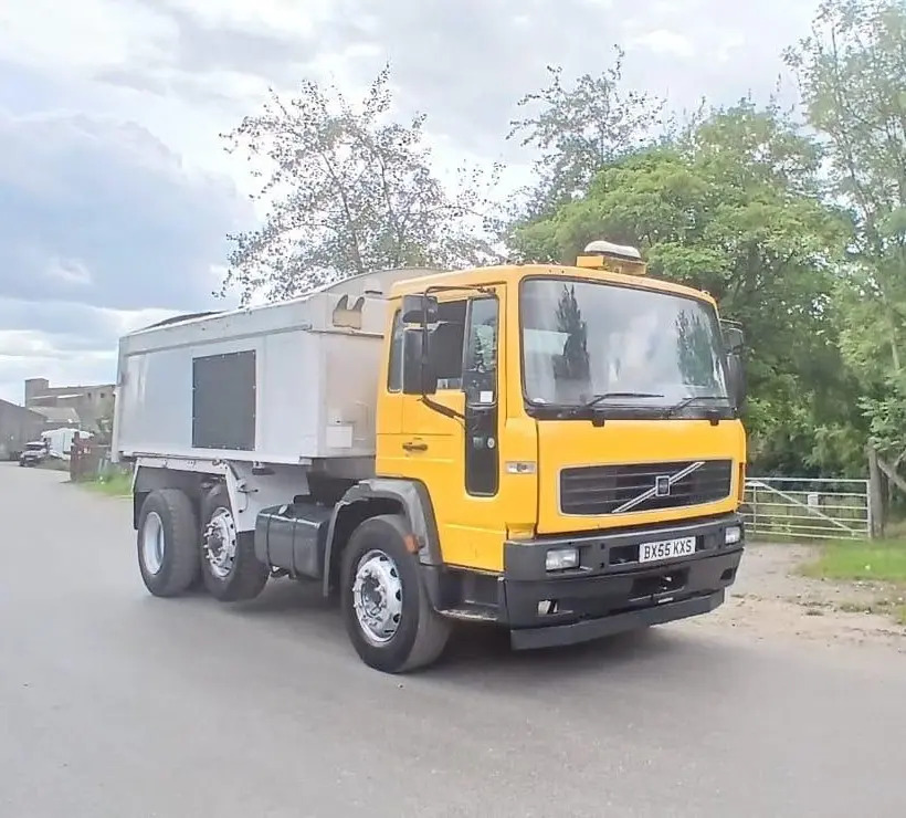 Volvo Tipper (KXS) - Camion benne: photos 3 Volvo Tipper (KXS) - Camion benne: photos 3