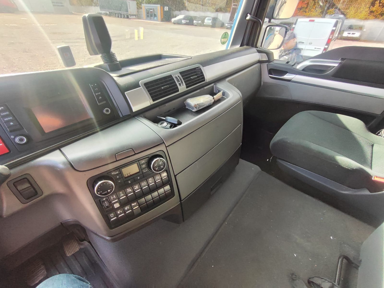 Camion porte-voitures pour transport de équipements lourds MAN TGL: photos 26