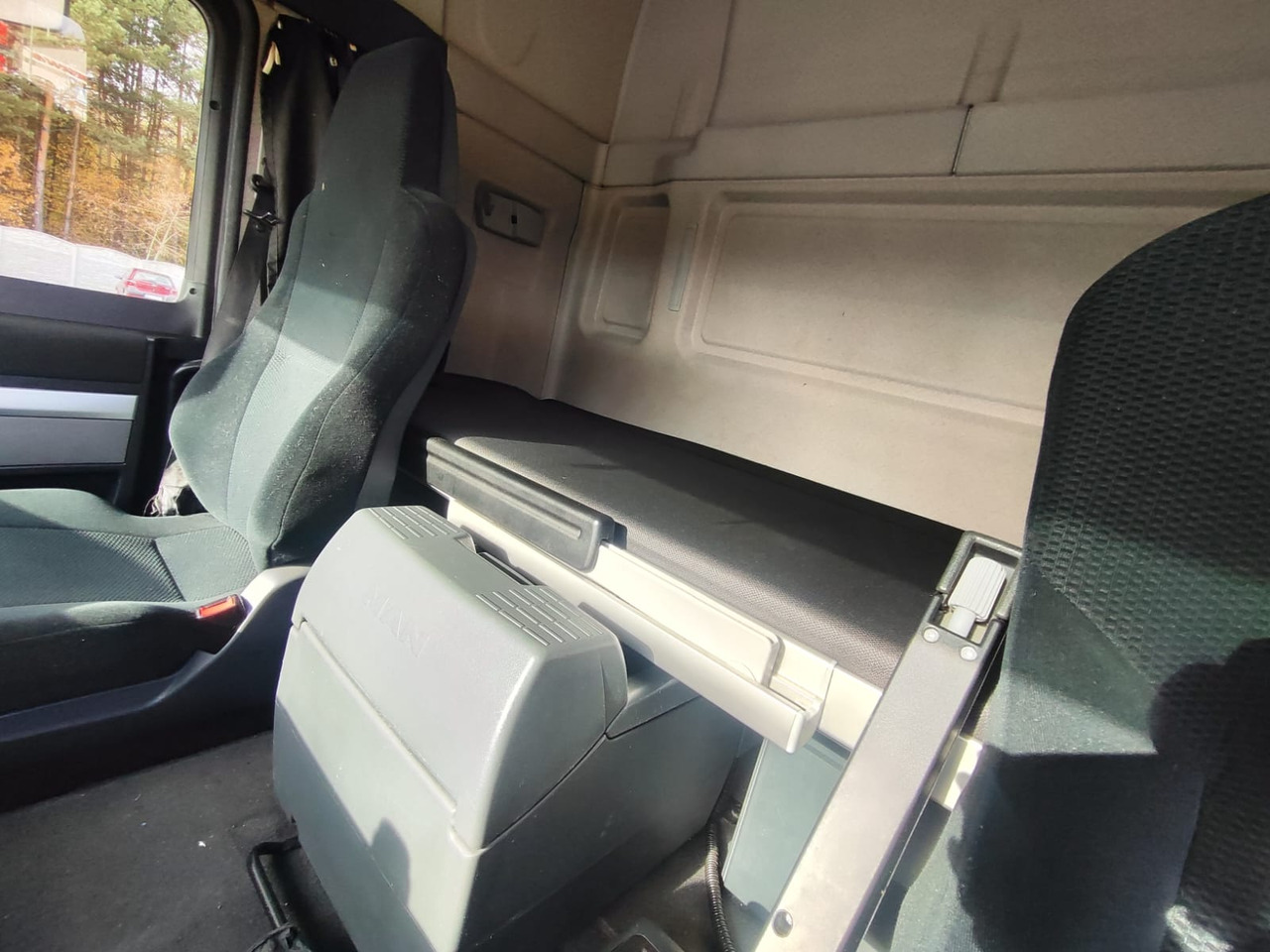 Camion porte-voitures pour transport de équipements lourds MAN TGL: photos 28