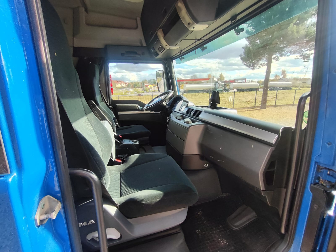 Camion porte-voitures pour transport de équipements lourds MAN TGL: photos 21