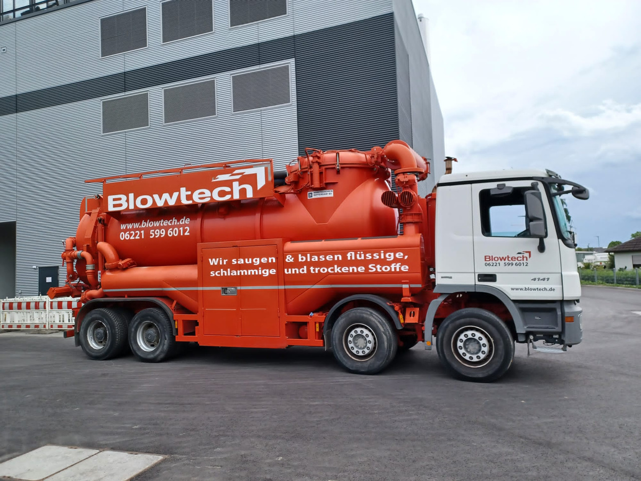 MERCEDES-BENZ Naaktgeboren Vacu-Press 8000 High-Lift V2A less km+hours! - Camion hydrocureur: photos 1 MERCEDES-BENZ Naaktgeboren Vacu-Press 8000 High-Lift V2A less km+hours! - Camion hydrocureur: photos 1