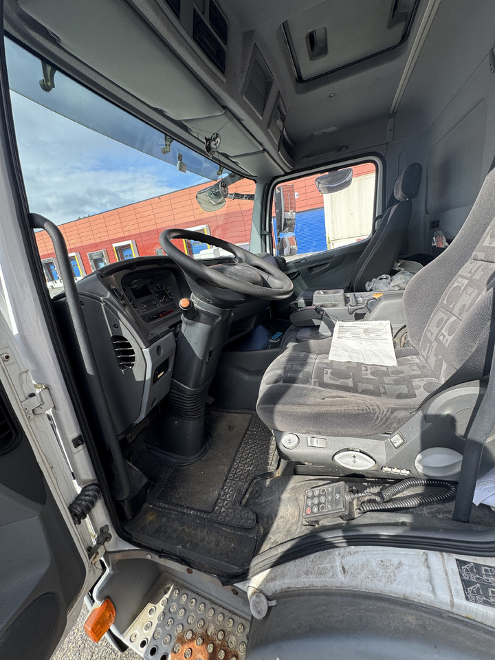 MERCEDES-BENZ Attego - Camion fourgon: photos 2 MERCEDES-BENZ Attego - Camion fourgon: photos 2