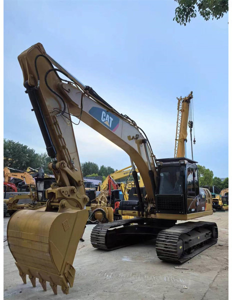 Caterpillar 320D2 - Pelle sur chenille: photos 3 Caterpillar 320D2 - Pelle sur chenille: photos 3