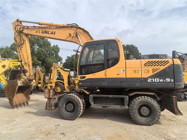 Hyundai R210W-9S - Pelle sur pneus: photos 2 Hyundai R210W-9S - Pelle sur pneus: photos 2