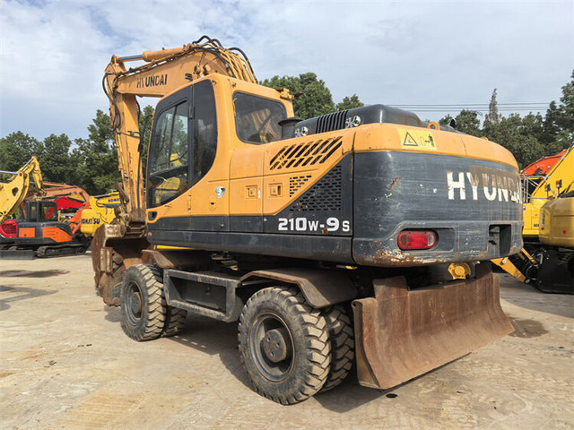 Hyundai R210W-9S - Pelle sur pneus: photos 3 Hyundai R210W-9S - Pelle sur pneus: photos 3