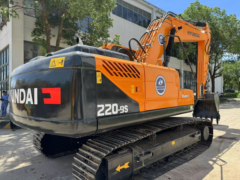 Hyundai R220LC-9S - Pelle sur chenille: photos 2 Hyundai R220LC-9S - Pelle sur chenille: photos 2