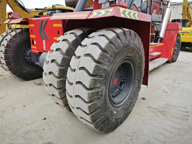 Kalmar DRF450 - Reach stacker: photos 4 Kalmar DRF450 - Reach stacker: photos 4