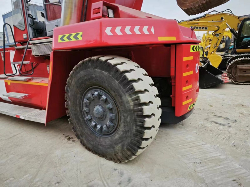 Kalmar DRF450 - Reach stacker: photos 4 Kalmar DRF450 - Reach stacker: photos 4