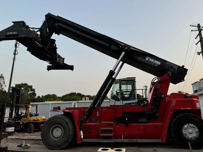 Kalmar DRU450 - Reach stacker: photos 3 Kalmar DRU450 - Reach stacker: photos 3
