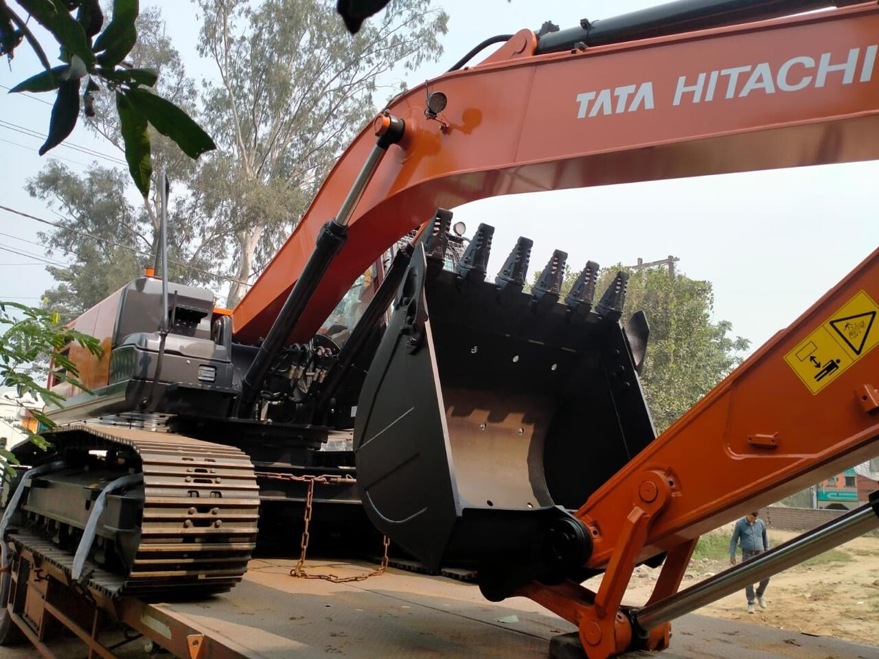 New Hitachi ZX220 LC tracked excavator - Pelle sur chenille: photos 1 New Hitachi ZX220 LC tracked excavator - Pelle sur chenille: photos 1