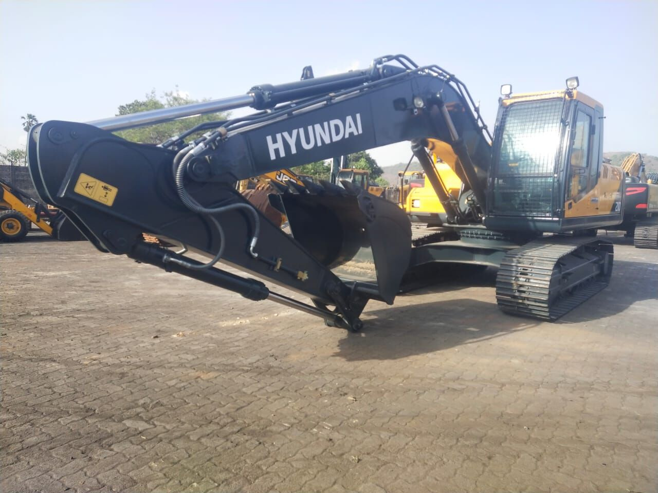 New Hyundai R210 tracked excavator - Pelle sur chenille: photos 1 New Hyundai R210 tracked excavator - Pelle sur chenille: photos 1